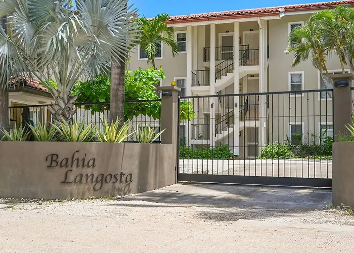 Apartahotel Beautiful Beachfront 2br Condo, With Full Kitchen