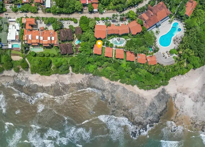 Beautiful Beachfront 2br Condo, With Full Kitchen Apartahotel 3*